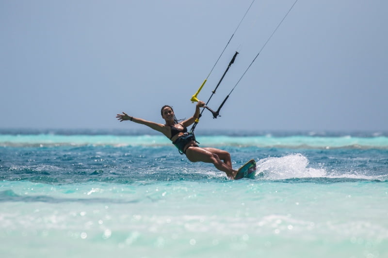 DESCUBRE LOS BENEFICIOS DEL KITESURF PARA LA SALUD-CAPITÁN KITE TARIFA