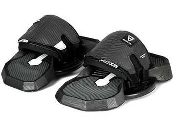 MATERIAL-NECESARIO-PARA-PRACTICAR-KITESURF-BINDINGS-FOOTSTRAPS-ESCUELA-DE-KITESURF-CAPITAN-KITE-TARIFA-EQUIPMENT NECESSARY TO PRACTICE KITESURFING
